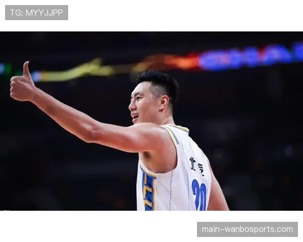 翟晓川前场篮板表现抢眼 老将作用不容小觑